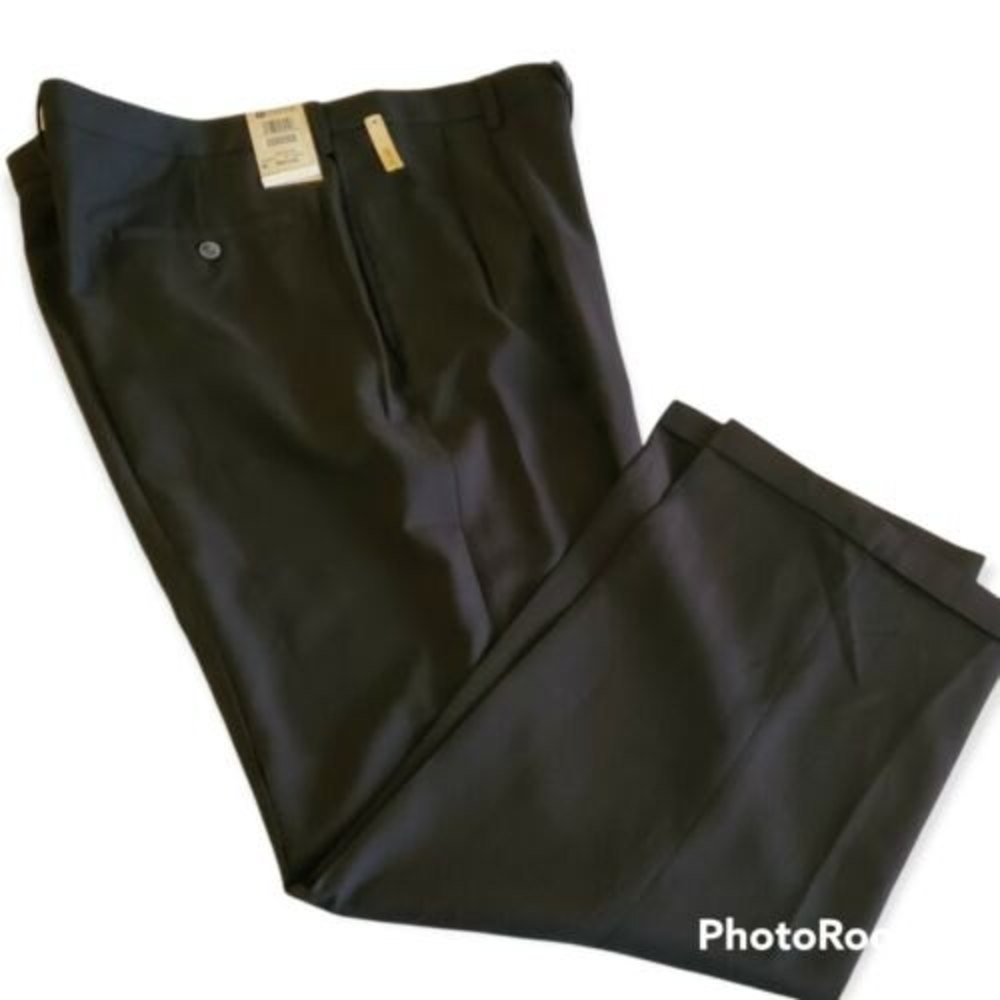 Men's Haggar black Pleated dress pants Size 38W x 30L Classic Fit .$70